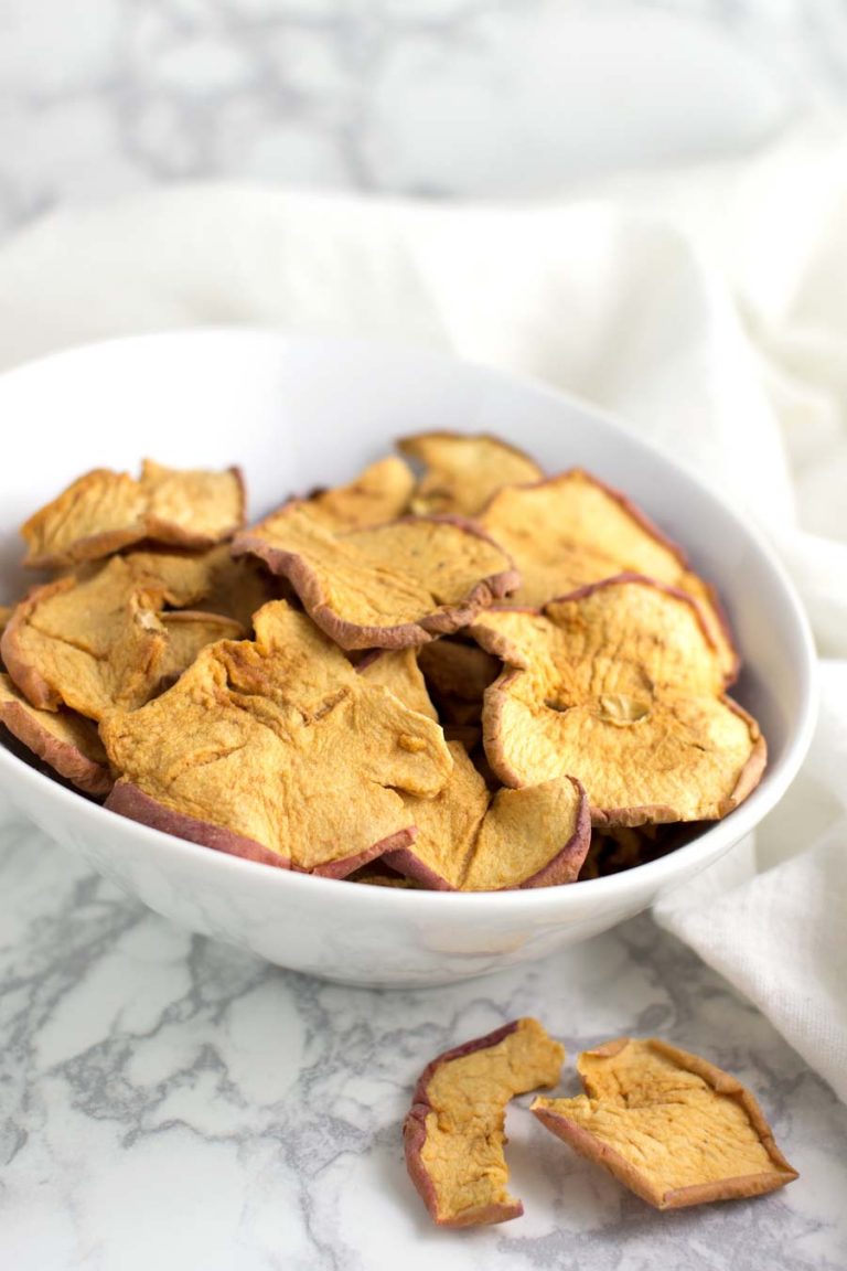 Cinnamon Apple Chips recipe from acleanplate.com #paleo #aip #autoimmuneprotocol