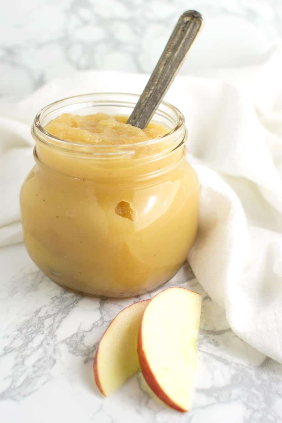 Vanilla Applesauce recipe from acleanplate.com #paleo #aip #autoimmuneprotocol